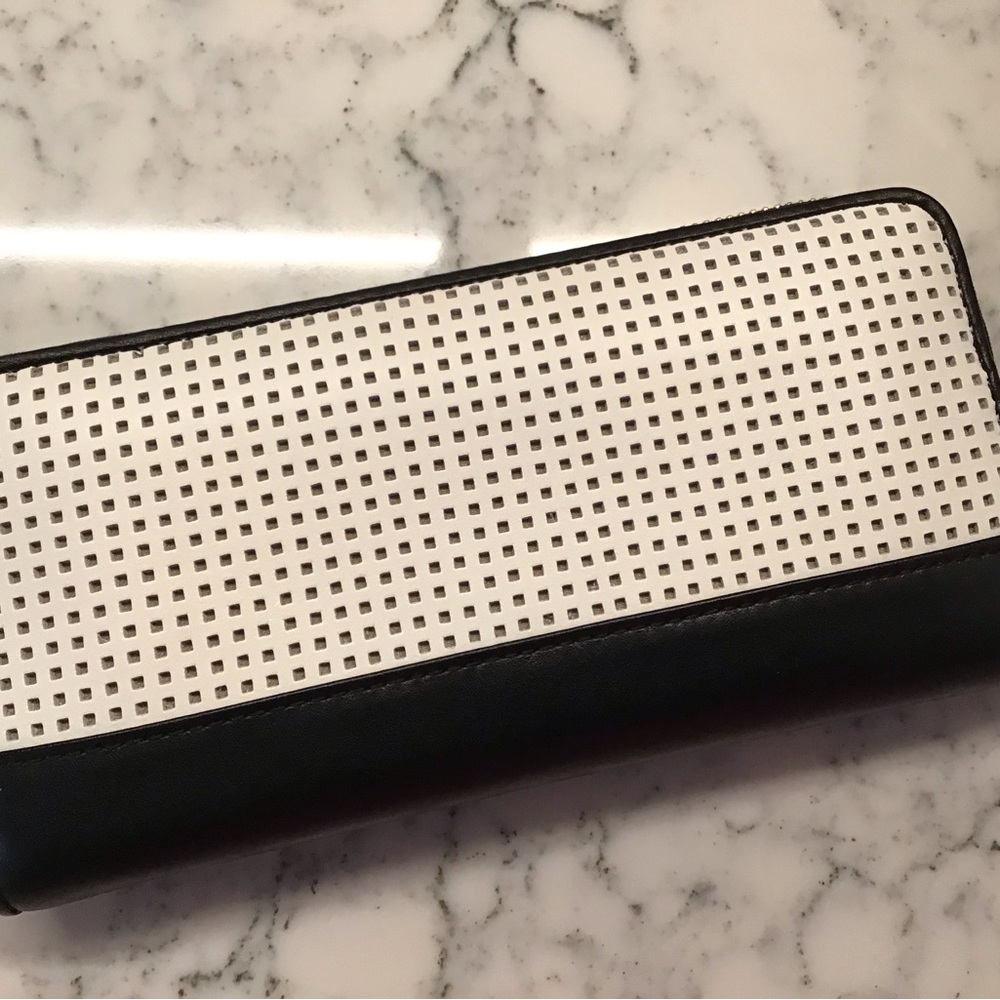 NWT COLE HAAN “Linley” Perforated Travel Wallet GORGEOUS! - Picture 2 of 9